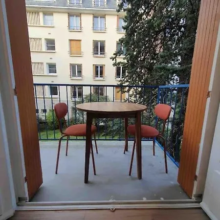 Chateau 5 Min Avec Balcon Et Un Stationnement Gratuit *