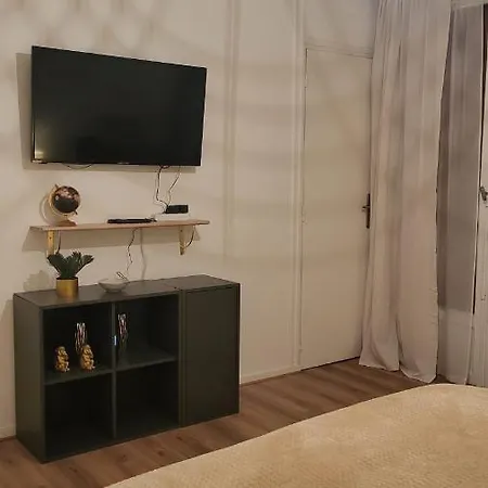 Chateau 5 Min Avec Balcon Et Un Stationnement Gratuit Apartamento